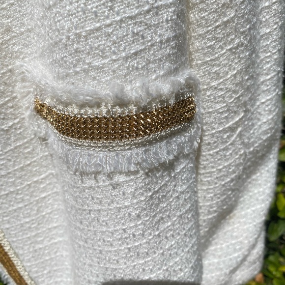Chic White & Gold Women's Jacket - Picture 3 of 4